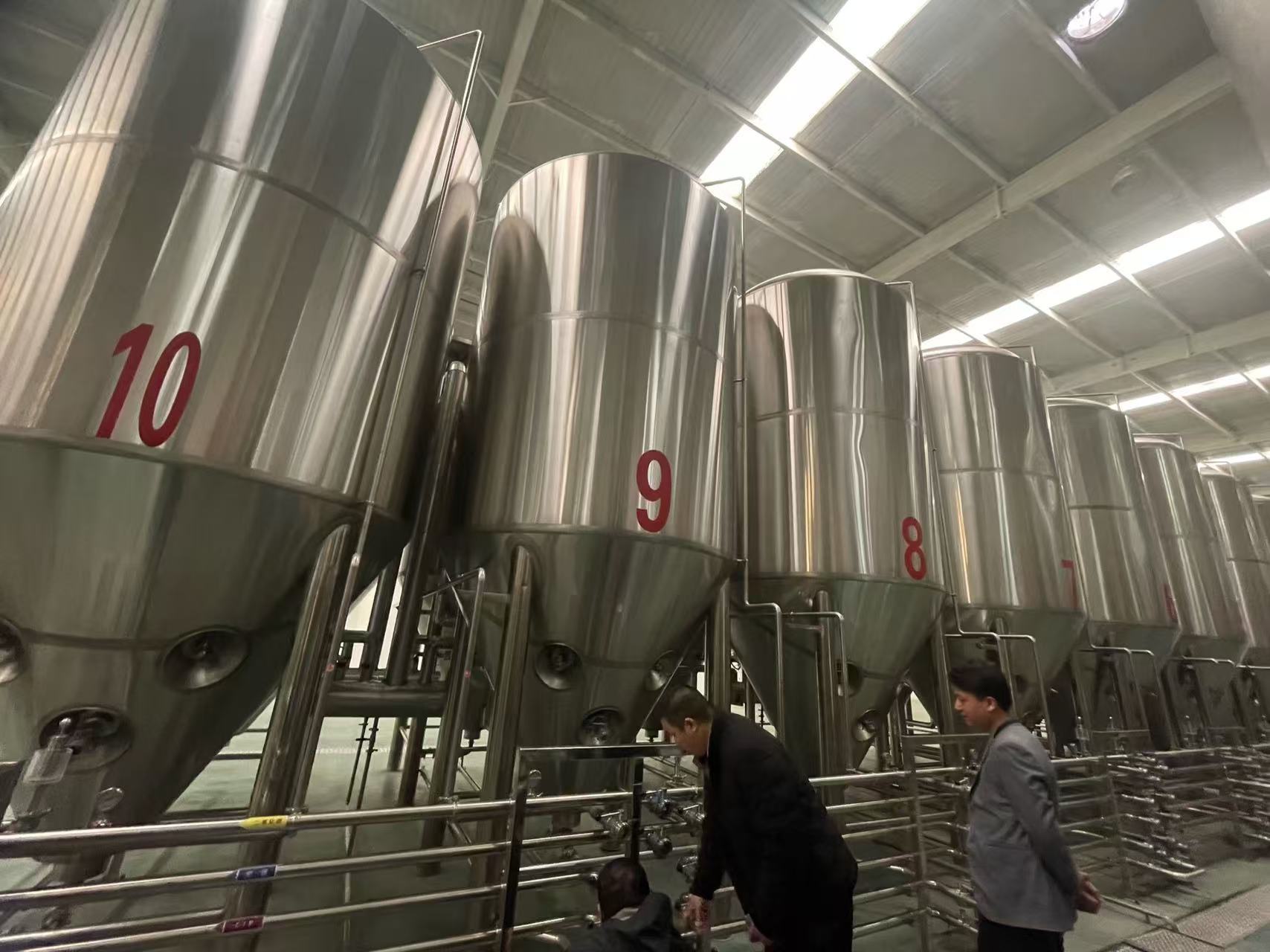 蔚县精酿啤酒设备厂—平面布置、设备设计、制造、调试、培训等一条龙服务